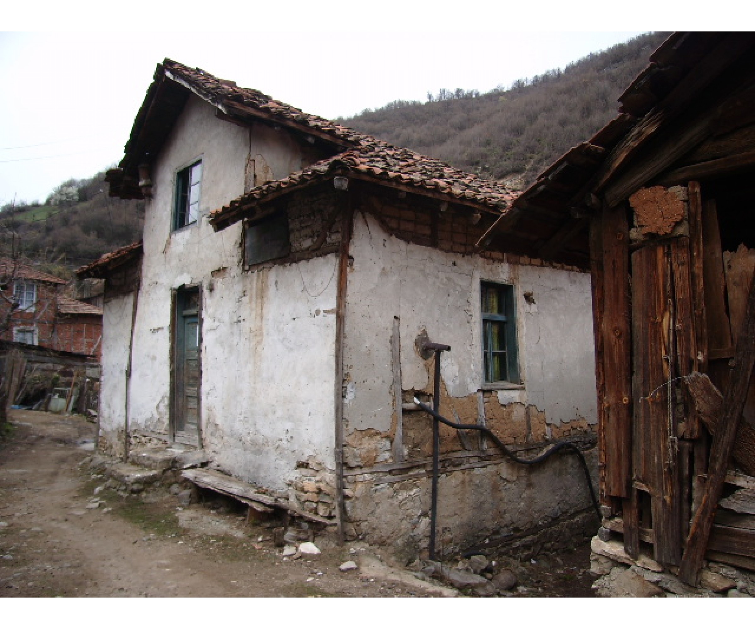 Two-storey house in the village of Pirin