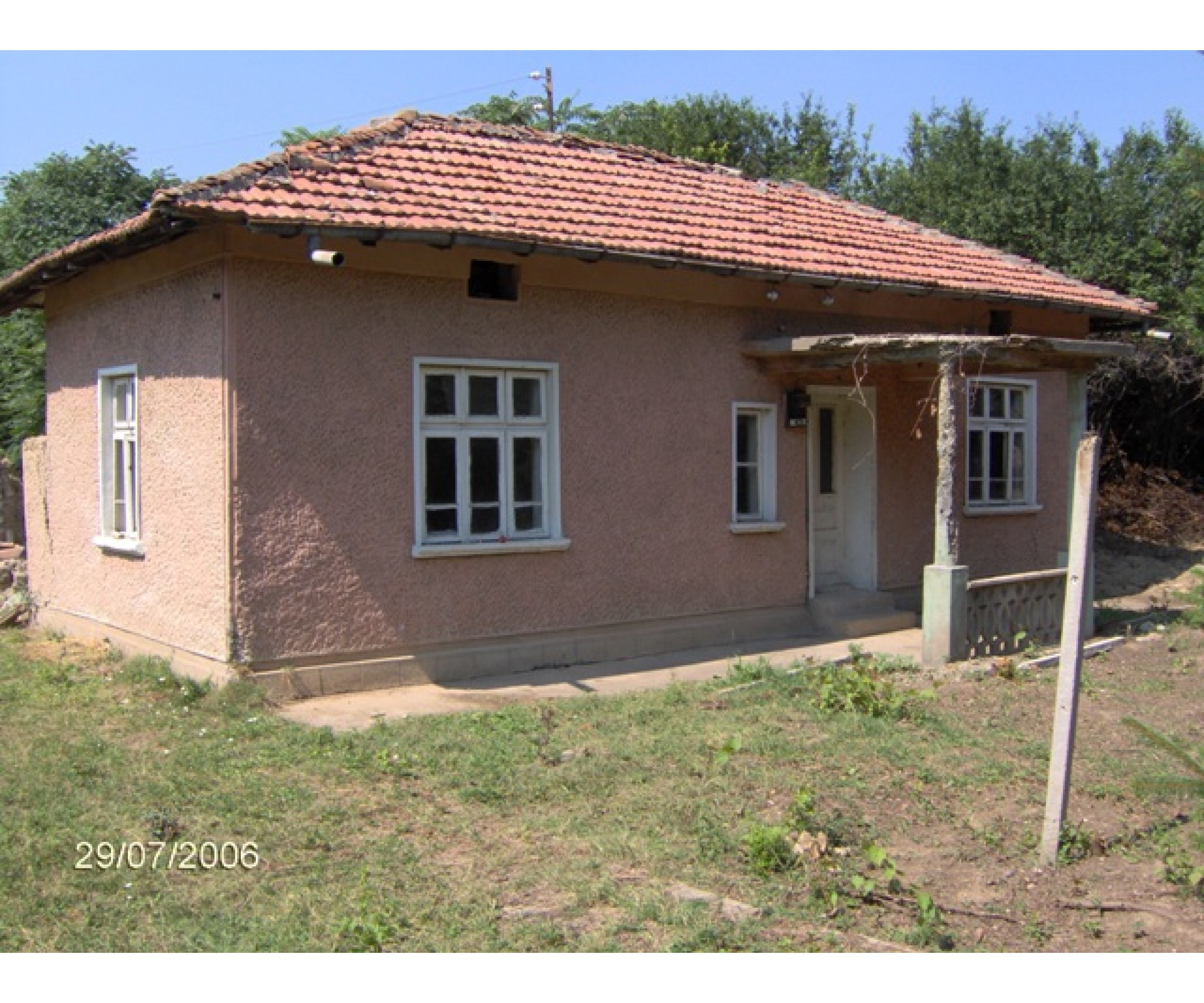 Single-storey house in the village of Asenovtsi