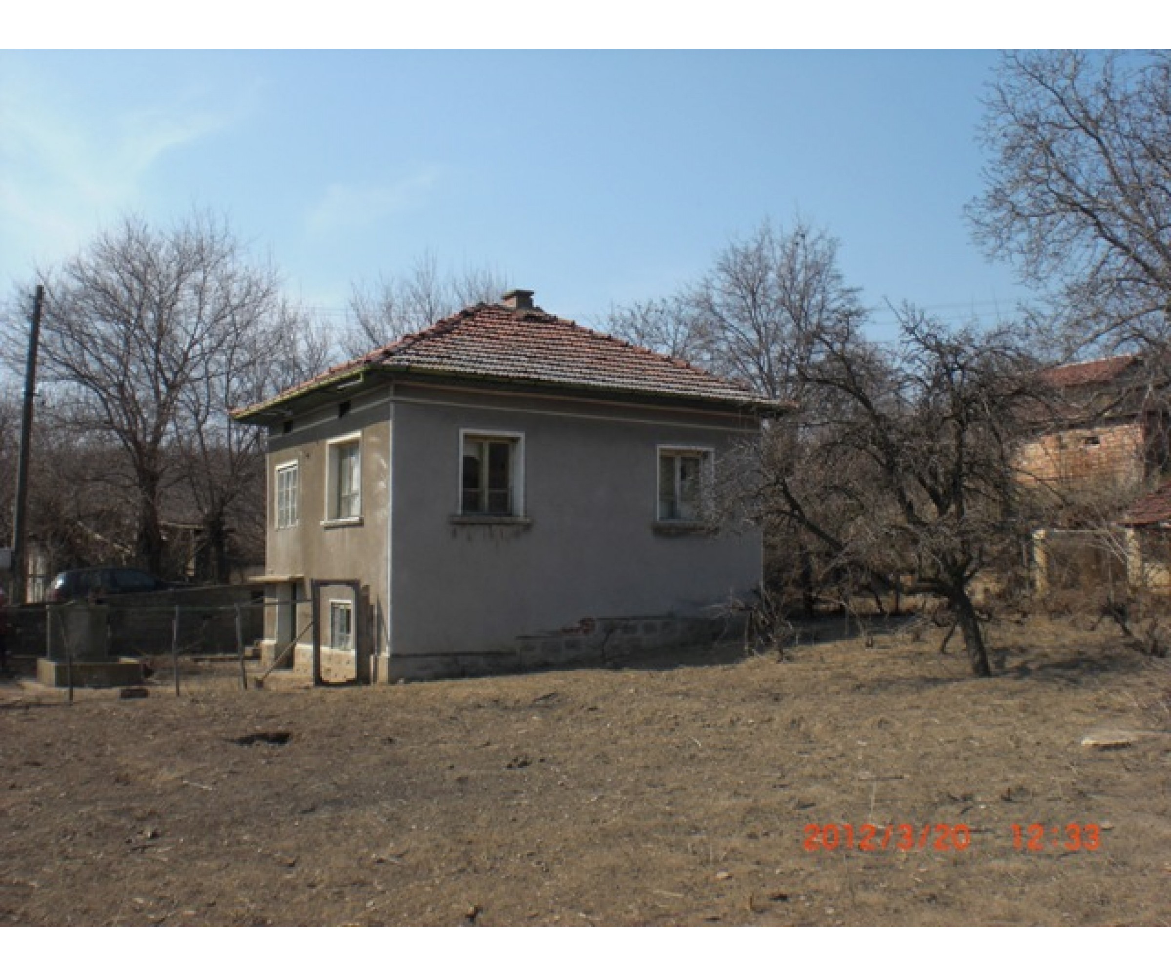 Single-storey house in the village of Lozitsa